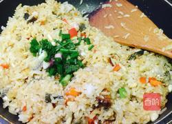 海苔粉松子仁鳗鱼炒饭的做法图解9