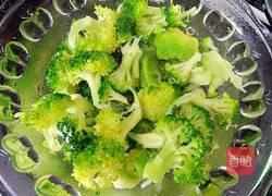 香辣西兰花的做法图解3