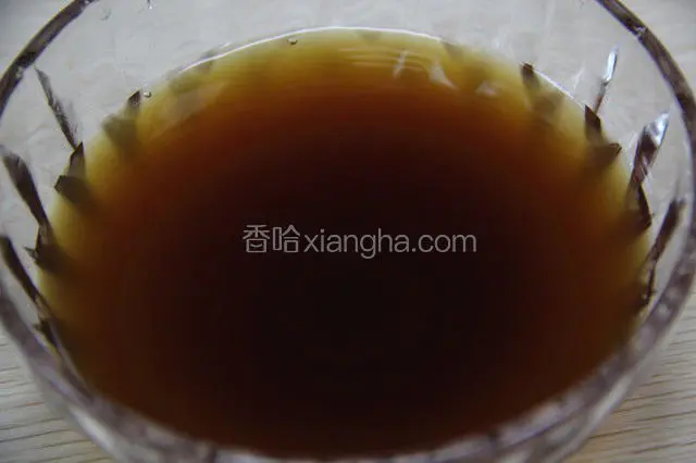 红糖水:红糖30克，牛奶50克，鸡蛋半个，混合搅拌糖溶