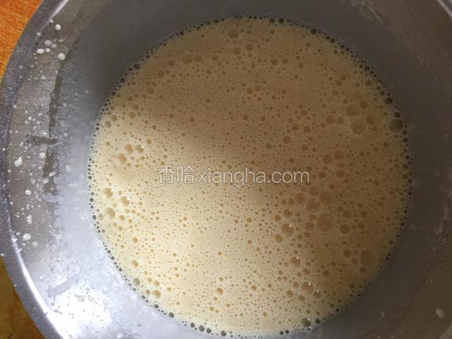 打蛋器打均匀后用保鲜膜盖住静置15分钟以上
