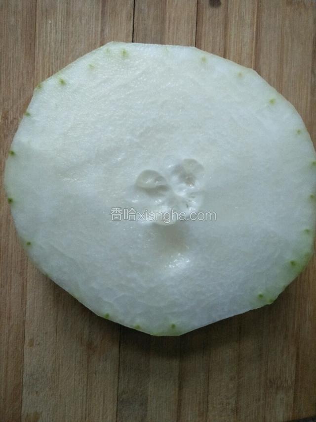 冬瓜削皮洗净备用