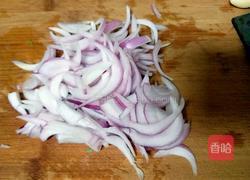 洋葱木耳拌苦菊的做法图解2