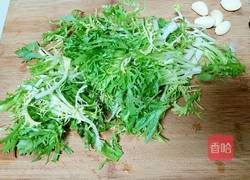 洋葱木耳拌苦菊的做法图解3