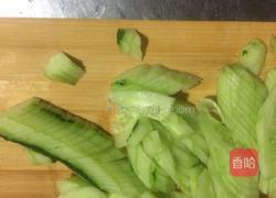 青瓜皮蛋瘦肉汤的做法图解3