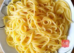 番茄黄金炒面的做法图解2