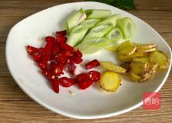 腊鱼头炖豆腐皮的做法图解4