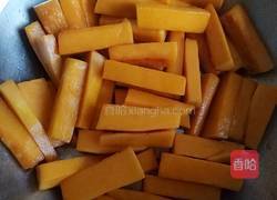 蛋黄焗南瓜的做法图解4