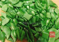 肉末梅豆的做法图解1