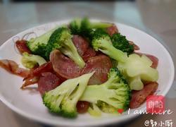 西兰花炒腊味 广味香肠炒西兰花 快手菜的做法图解4