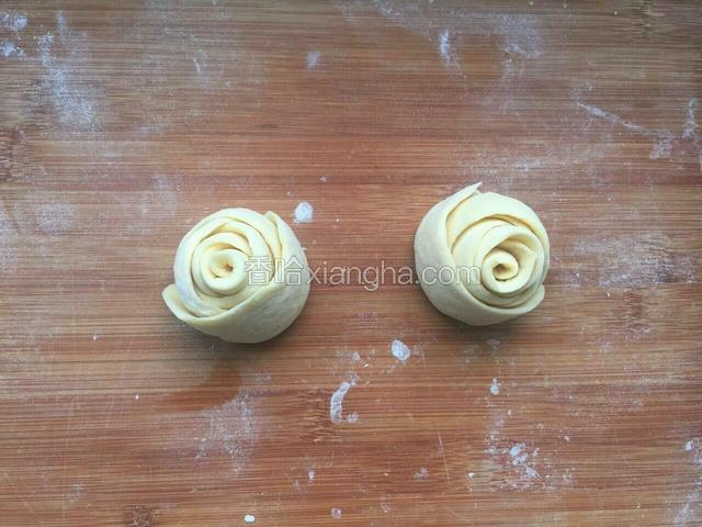 就成为了两朵玫瑰花。