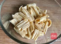 腐竹炒黄瓜的做法图解2