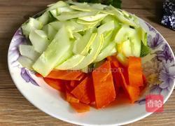 腐竹炒黄瓜的做法图解3