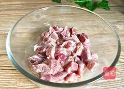 玉米炒肉的做法图解2