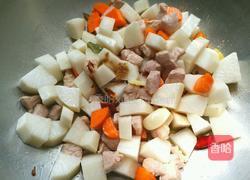 白萝卜炖肉丁的做法图解7
