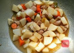 白萝卜炖肉丁的做法图解8