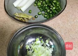 野生菌烧鸡的做法图解2