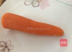 胡萝卜炒青椒的做法图解1