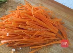 胡萝卜炒青椒的做法图解2