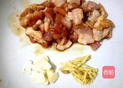 五花肉炒竹笋的做法图解2