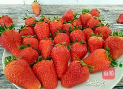 草莓果酱的做法图解1