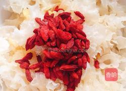 银耳枸杞汤的做法图解3