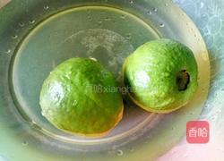 盐拌红心番石榴的做法图解1