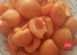 杏肉果酱的做法图解1