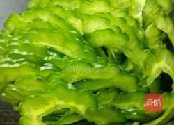 牛肉炒苦瓜的做法图解3