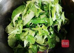 肉丸枸杞叶汤的做法图解1