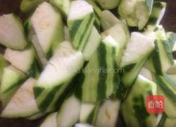 丝瓜枸杞鲫鱼汤的做法图解4