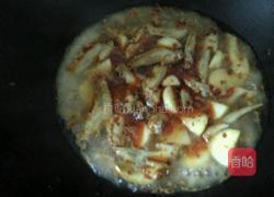 土豆闷鸡翅尖的做法图解7