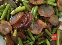 蒜苗炒香肠的做法图解4
