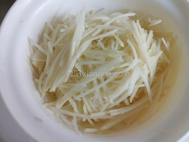 用擦子擦成丝。
