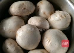 豌豆虾仁炒口蘑的做法图解2