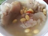 黄豆猪脚汤的做法[图]