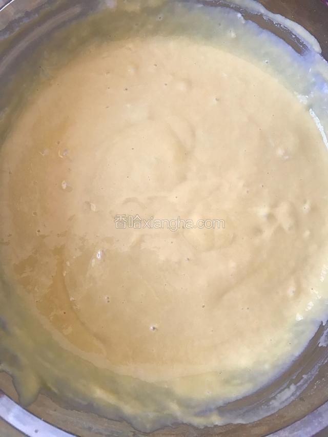 搅拌至顺滑备用，不能搅拌过度。