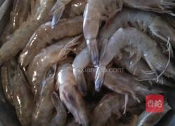 蒜蓉炒虾的做法图解1