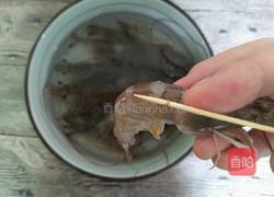 彩蔬炒虾仁的做法图解2