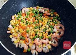 彩蔬炒虾仁的做法图解10