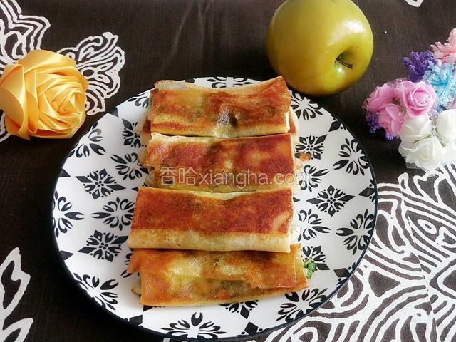 表皮酥脆的韭菜鸡蛋饼出锅了！
