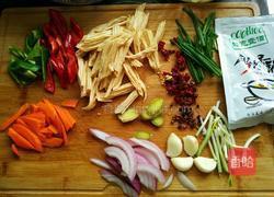 土豆鸡翅香锅的做法图解1