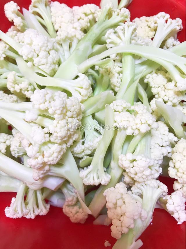 花椰菜洗净切小块备用