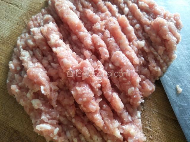 猪肉剁碎咯