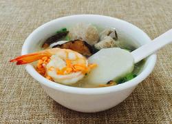 香菇鲜虾排骨年糕汤