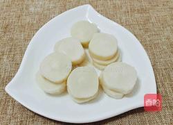 香菇鲜虾排骨年糕汤的做法图解1