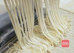 鸡蛋手工面的制作(面条机版)的做法图解1