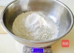 手擀鸡蛋面的做法图解1