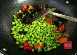 香肠炒毛豆的做法图解7