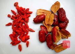 红枣枸杞瘦肉汤的做法图解2