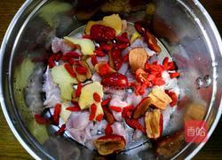 红枣枸杞瘦肉汤的做法图解4
